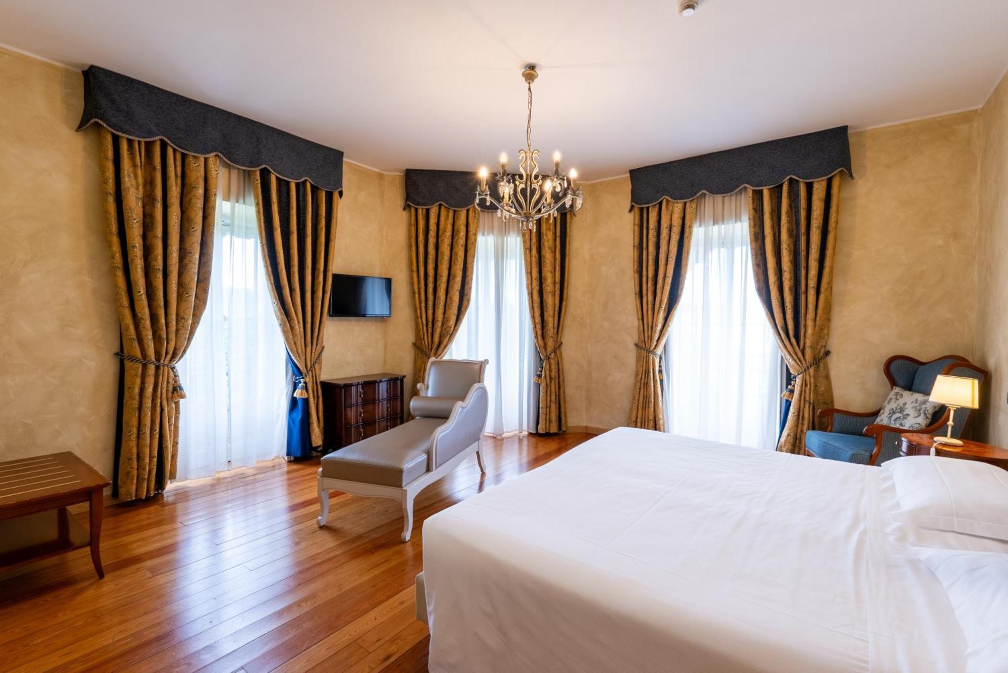 Hotel Villa Borghi Varano Borghi Exterior foto