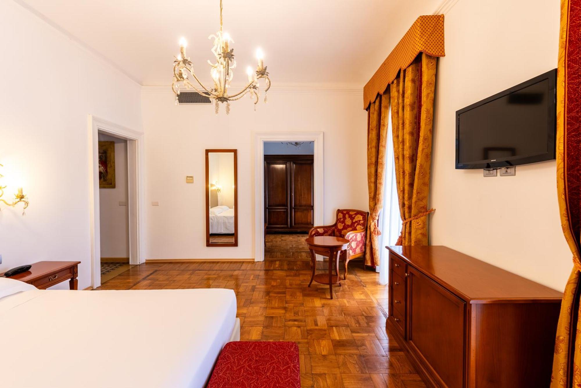 Hotel Villa Borghi Varano Borghi Exterior foto