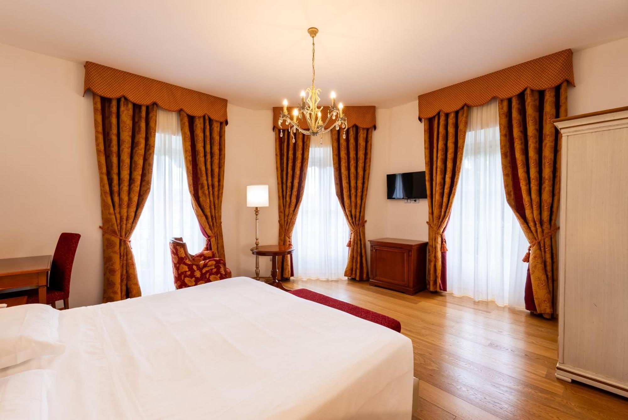 Hotel Villa Borghi Varano Borghi Exterior foto