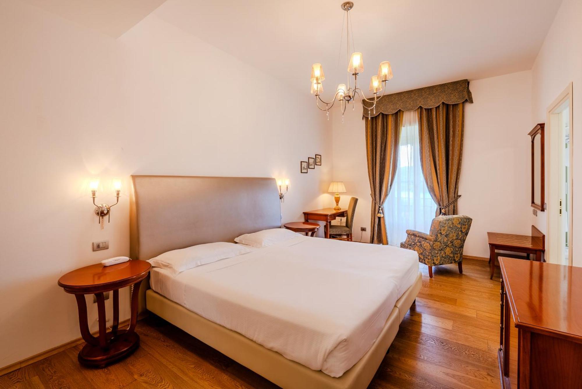 Hotel Villa Borghi Varano Borghi Exterior foto