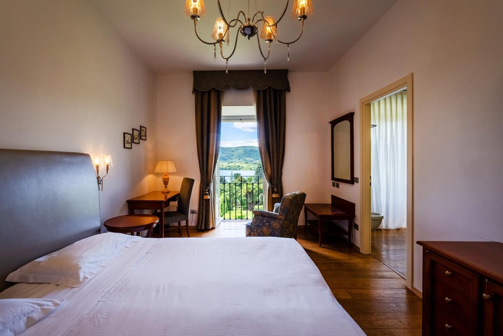 Hotel Villa Borghi Varano Borghi Exterior foto